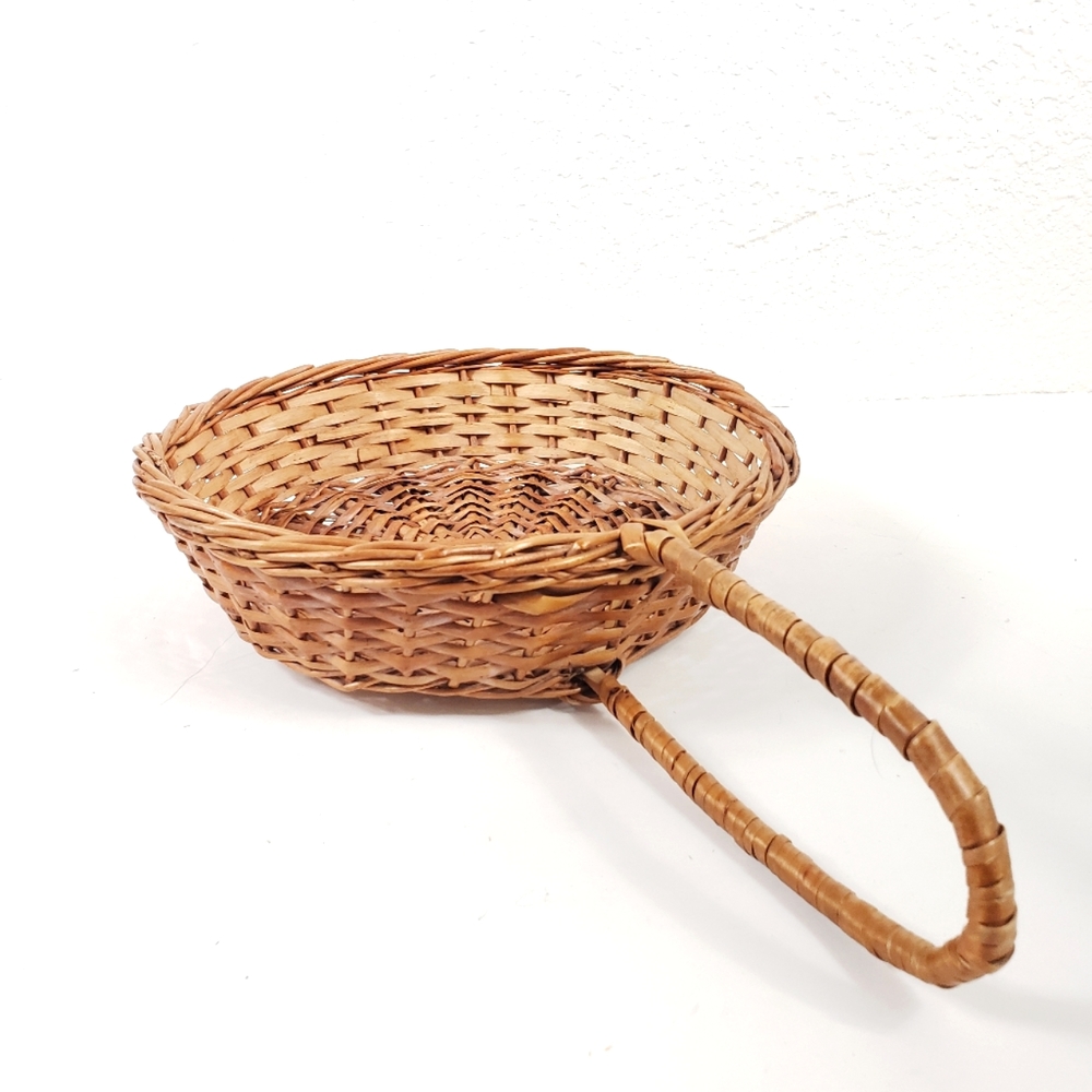 VINTAGE || WOVEN BASKET PLATE HOLDER